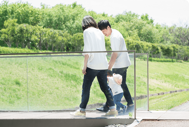 家族で休暇を過ごしている写真