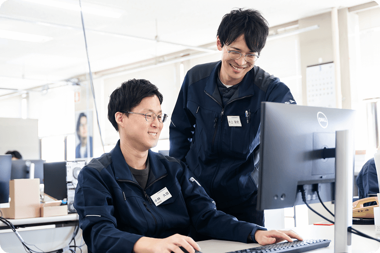 二人で作業している様子